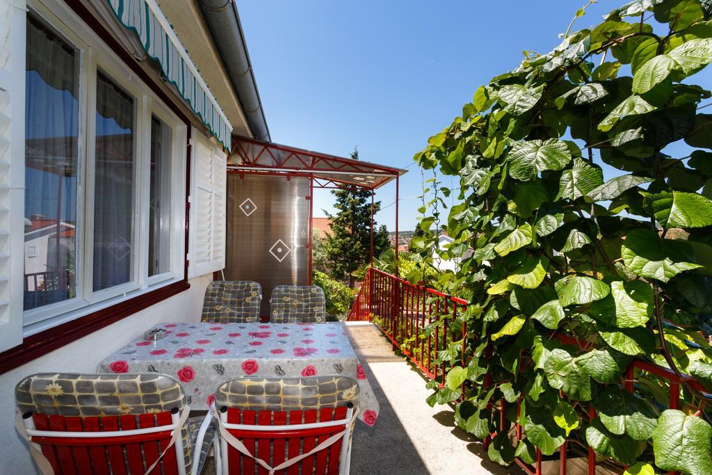 Apartments Lovorik Veglia Exterior foto
