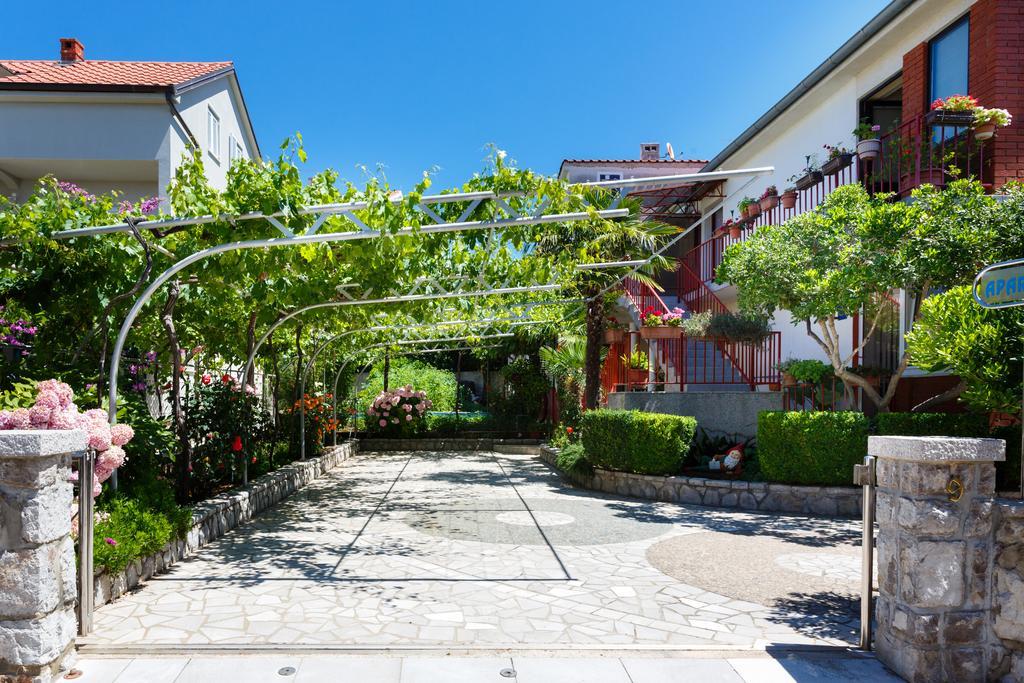 Apartments Lovorik Veglia Exterior foto