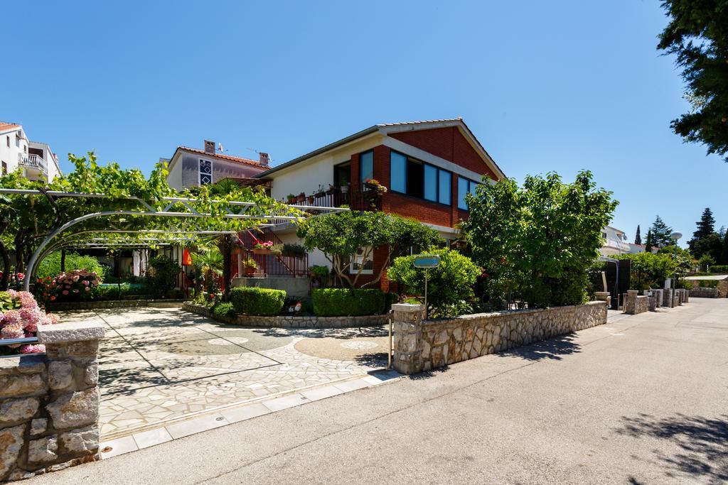 Apartments Lovorik Veglia Exterior foto
