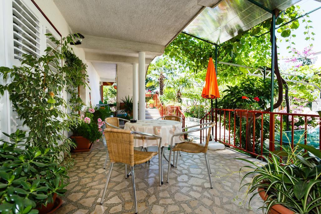 Apartments Lovorik Veglia Exterior foto